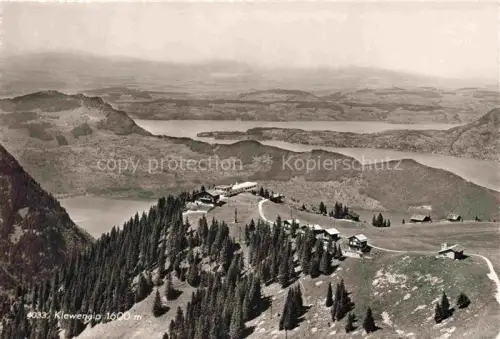AK / Ansichtskarte Klewenalp 1748m Beckenried NW Berggipfel Berghuetten Wald Vierwaldstaettersee See Panorama Alpen