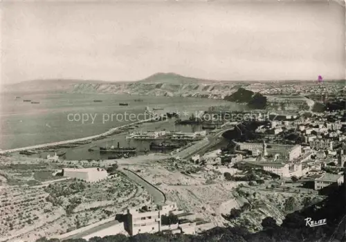 AK / Ansichtskarte ORAN Algerie Hafen Port Panorama Schiffe Bucht Klippen Stadtpanorama