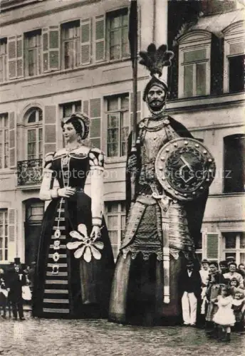 AK / Ansichtskarte DOUAI 59 Nord Gayant Riesen-Figuren Monsieur-Gayant Madame-Gayant Volksfest Strasse Zuschauer Festumzug