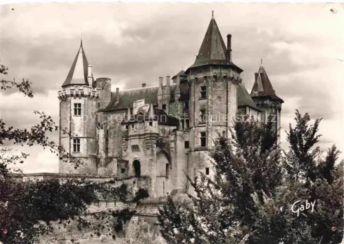 AK / Ansichtskarte Saumur 49 Maine-et-Loire Château Schloss Tuerme Mittelalter Baeume Loire