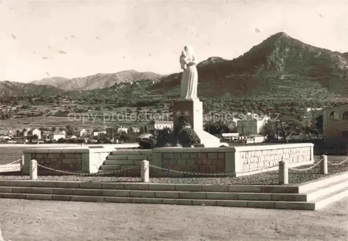 AK / Ansichtskarte L Ile-Rousse 2B Haute-Corse Monument-aux-morts Denkmal Madonna Berge Dorf Weinberge