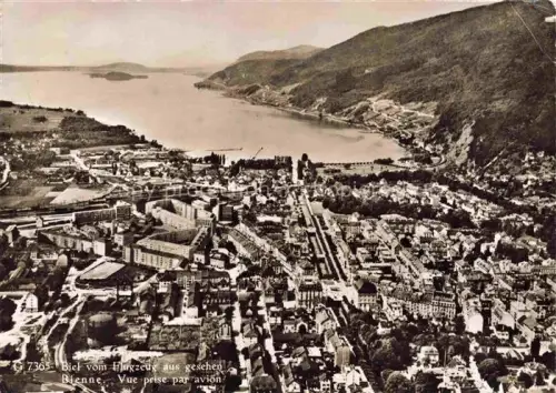 AK / Ansichtskarte Biel Bienne BE Bielersee Stadt Bahnhof Altstadt Huegel See Luftaufnahme