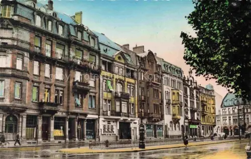 AK / Ansichtskarte Thionville Diedenhofen 57 Moselle Brasserie Stadtstrasse Gruenderzeitgebaeude Passanten Buergersteig Baeume