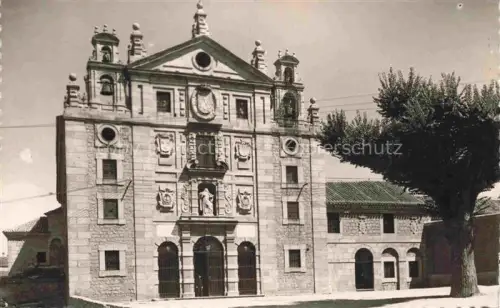 AK / Ansichtskarte Avila  Castilla y Leon ES Convento-de-Santa-Teresa Barockfassade Kloster Reliefs Wappen Kirchturm Baum