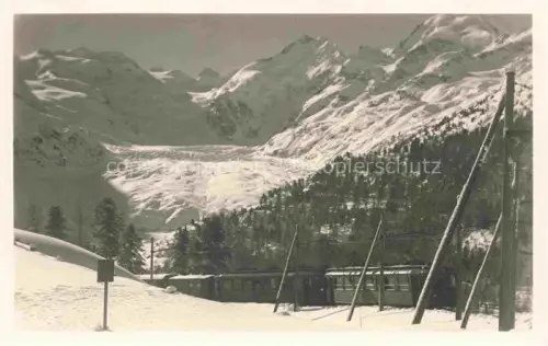 AK / Ansichtskarte Pontresina Maloja GR Bernina-Bahn Berninagruppe Gletscher Eisenbahn Winter Schnee Berge