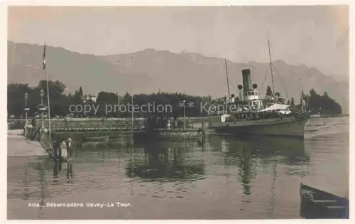AK / Ansichtskarte VEVEY VD Débarcadère Dampfschiff La-Tour Genfersee Anlegesteg Promenade Berge