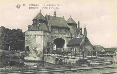 AK / Ansichtskarte BRUGGE Bruges Belgie Oostendsche-Poort Porte-d Ostende Stadttor Mittelalter Bruecke Graben Strassenbahn