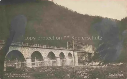 AK / Ansichtskarte Rauvadului Rau Vadului Valcea RO Roteturmpass Bruecke Viadukt Bogenbruecke Gebirge Wald Fluss