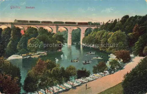AK / Ansichtskarte GoeRLITZ  Sachsen Viadukt Bogenbruecke Eisenbahn Dampfzug Teich Ruderboote Schwan Park