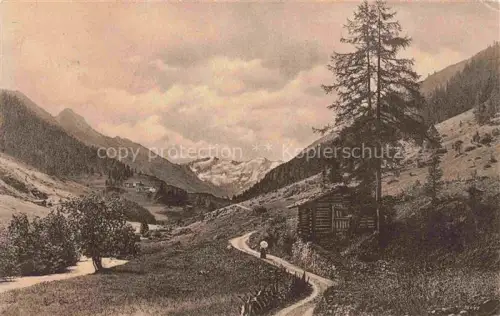 AK / Ansichtskarte Dischmatal Davos GR Dischmatal Bergtal Weg Huette Berge Wald Wanderer