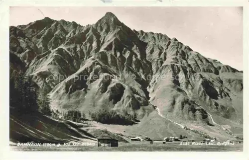 AK / Ansichtskarte Samnaun Dorf GR Piz-Ot Berge Alpen Wiesen Huetten Wald Engadin Berglandschaft
