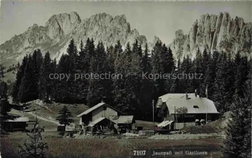 AK / Ansichtskarte Jaunpass La Gruyere FR Jaunpass Gastlosen Berge Felsen Wald Alpgebaeude Weide