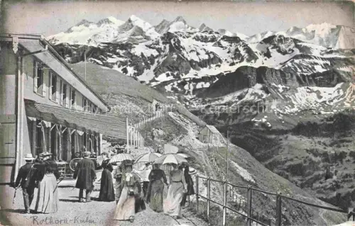 AK / Ansichtskarte Rothorn-Kulm Brienzer Rothorn Brienzerrothorn BE Rothorn-Kulm Berghotel Berggipfel Touristen Sonnenschirme Alpenblick Panorama Trachten