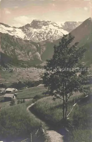 AK / Ansichtskarte Adelboden Frutigen BE Boernliweg Wildstrubel Bergtal Gletscher Bergwiese Bauernhaeuser Baum Wanderweg