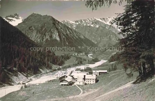 AK / Ansichtskarte Stammerspitze 3258m Samnaun Samnauntal Stammerspitze Silvrettagruppe Tal Gehoefte Fluss Bergkette Wald