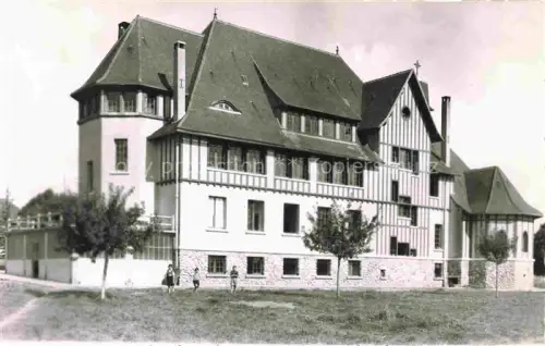 AK / Ansichtskarte Conde-sur-Huisne 61 Orne Maison-Saint-Augustin Orphelinat-de-Germonville Fachwerkhaus Kinder Baeume Rasen