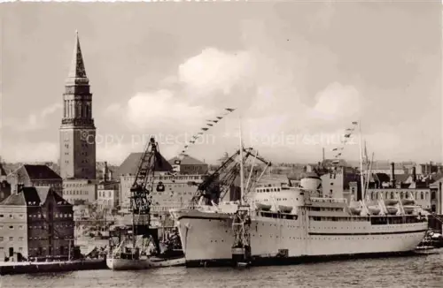 AK / Ansichtskarte KIEL  CITY Hafen Kreuzfahrtschiff Kran Rathausturm Stadtansicht Dampfer Werft
