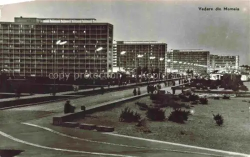 AK / Ansichtskarte Mamaia Constanta Konstanza RO Hochhaeuser Kurort Nachtaufnahme Promenade Parkanlage Sozialismus Strandresort