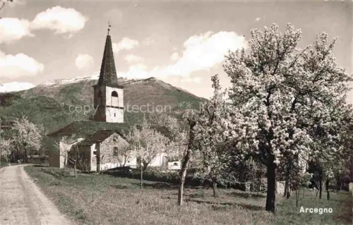 AK / Ansichtskarte Arcegno Locarno TI Kirche Spitzturm Berglandschaft Obstbluete Feldweg Wiese