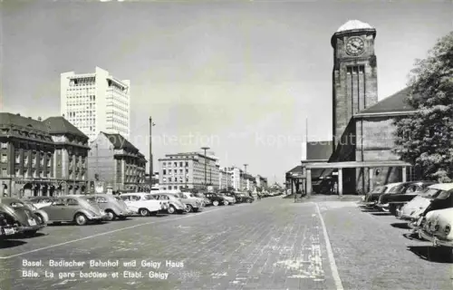 AK / Ansichtskarte BASEL BS Badischer-Bahnhof Geigy-Haus Bahnhofsplatz Autos Uhrturm Hochhaus