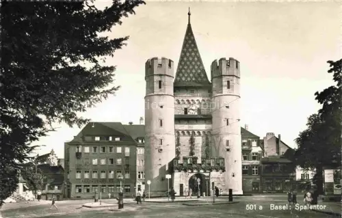 AK / Ansichtskarte BASEL BS Spalentor Stadttor Tuerme Platz Passanten