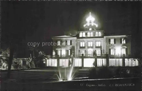 AK / Ansichtskarte Melide Lago di Lugano TI La-Romantica Villa Nachtaufnahme Brunnen Beleuchtung