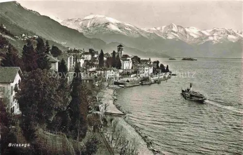 AK / Ansichtskarte Brissago Lago Maggiore TI Lago-Maggiore Seeufer Dampfschiff Kirchturm Berge Schnee