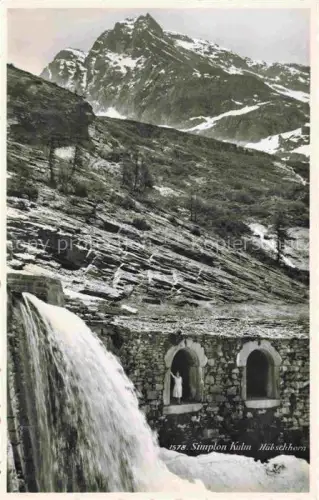 AK / Ansichtskarte Simplon-Kulm Col du Simplon 2005m VS Huebschhorn Wasserfall Berge Steinbogen Frau Felsen Schnee Passhoehe