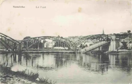 AK / Ansichtskarte Nameche Pont Maas Eisenbruecke Zerstoerte-Bruecke Fluss Kirche Kriegszerstoerung