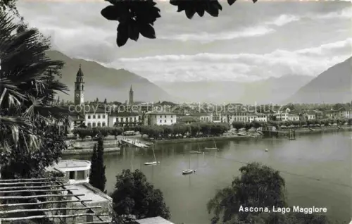 AK / Ansichtskarte Ascona Lago Maggiore TI Lago-Maggiore Seepromenade Kirchtuerme Boote Palmen Berge Hafen Ortschaft