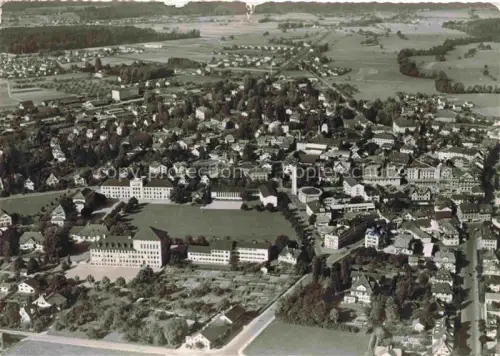 AK / Ansichtskarte LANGENTHAL Aarwangen BE Luftbild Stadtansicht Schule Gebaeude Felder Baeume Wohnquartier Sportplatz