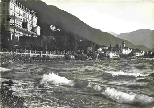 AK / Ansichtskarte Brissago Lago Maggiore TI Lago-Maggiore Uferpromenade Hotel Wellenschlag Berge Kirche Ortschaft