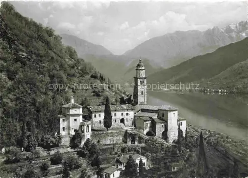 AK / Ansichtskarte Morcote Lago di Lugano TI Kirchturm Kirche Zypressen See Berge Kloster Ortschaft
