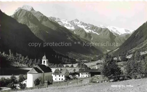 AK / Ansichtskarte Gschnitz Tirol AT Gschnitztal Kirche Alpen Bergdorf Wiesen Gebirge Schneeberge Tal