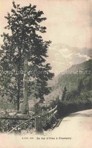 AK / Ansichtskarte Champery Monthey VS Val-d Illiez Wegkreuz Wegkapelle Bergstrasse Tannen Alpen Dents-du-Midi Wegweiser