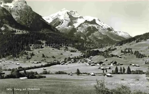 AK / Ansichtskarte Gsteig Saanen BE Oldenhorn Bergdorf Tal Wiesen Tannen Berge Gletscher