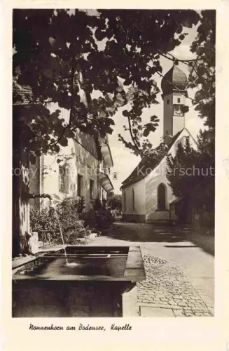 AK / Ansichtskarte Nonnenhorn Kapelle Brunnen Gasse Zwiebelturm Bodensee Kopfsteinpflaster Kirchturm