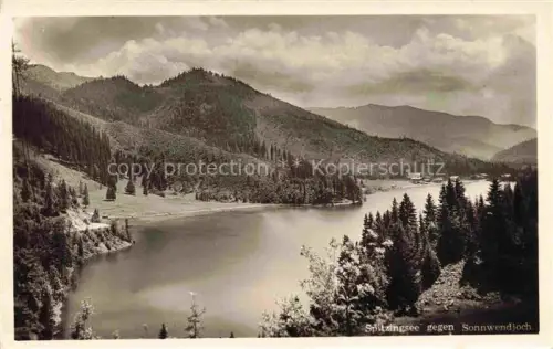 AK / Ansichtskarte Spitzingsee 1130m Schliersee Bayern Spitzingsee Sonnwendjoch See Berge Wald Nadelwald Alpensee