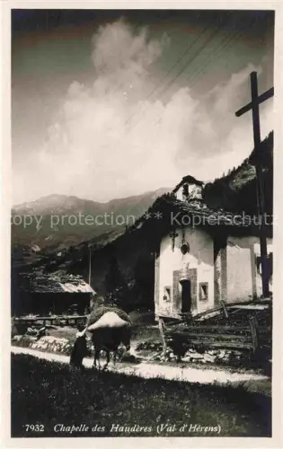 AK / Ansichtskarte Les Hauderes Herens VS Chapelle Kuh Wegkreuz Bergdorf Alpen Val-d Hérens