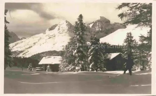 AK / Ansichtskarte Statzersee St Moritz Maloja GR Statzersee Pontresina Winterlandschaft Schnee Alphuetten Laerchen Bergmassiv Skifahrer