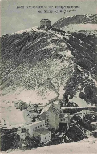 AK / Ansichtskarte Stilfserjoch 2750m Passo dello Stelvio IT Hotel-Ferdinandshoehe Dreisprachenspitze Stilfserjoch Bergpass Schnee Gebirgshotel