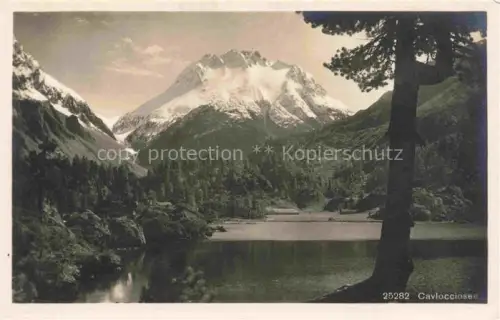 AK / Ansichtskarte Cavlocciosee Casaccia Maloja GR See Gebirge Schneeberge Wald Tanne Felsen Bergsee Alpenpanorama
