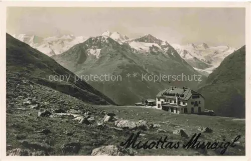 AK / Ansichtskarte Muottas-Kulm Muottas Muragl Muottas Murail 2453m GR Hotel-Muottas-Kulm Berninagruppe Berghotel Berge Schnee Tal Wiese Fels Engadin
