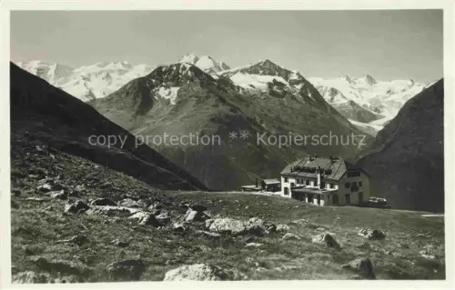 AK / Ansichtskarte Muottas-Kulm Muottas Muragl Muottas Murail 2453m GR Hotel-Muottas-Kulm Berninagruppe Berghotel Berge Schnee Tal Wiese Fels Engadin