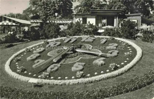 AK / Ansichtskarte GENEVE Genf GE Horloge-fleurie Blumenuhr Zeiger Park Baeume Pavillon Café