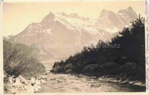 AK / Ansichtskarte Maienfeld Mayenfeld GR Fluss Bach Berge Schnee Wald Bruecke Alpen