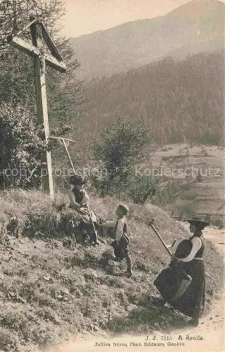 AK / Ansichtskarte Arolla Herens VS Wegkreuz Kinder Tracht Berglandschaft Wald Alpenpfad