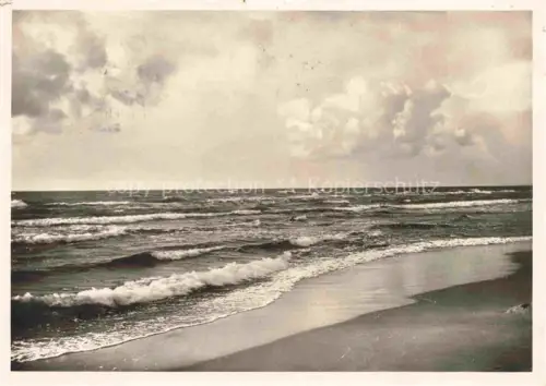 AK / Ansichtskarte Koeslin Pommern Koszalin PL Ostsee Strand Wellen Meereskueste Sandstrand Wolken