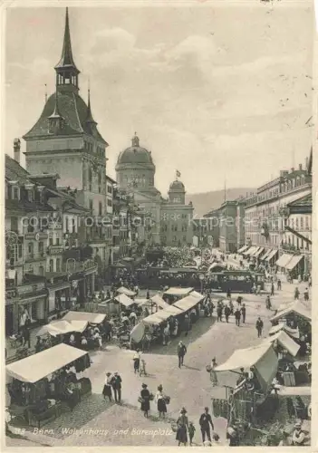 AK / Ansichtskarte BERN BE Waisenhaus-Baerenplatz Marktszene Bundeshaus Kirchturm Tram Marktstaende Passanten