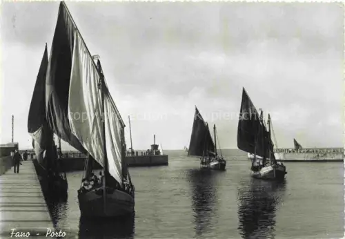 AK / Ansichtskarte Fano  Lido Marche IT Porto Fischerboote Segelboote Hafen Mole Adria